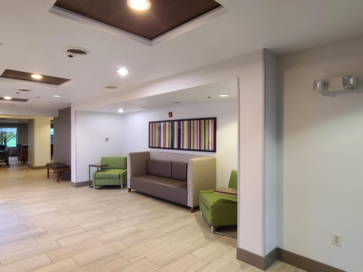 Holiday Inn Express Hotel & Suites Sheldon By Ihg Exterior foto